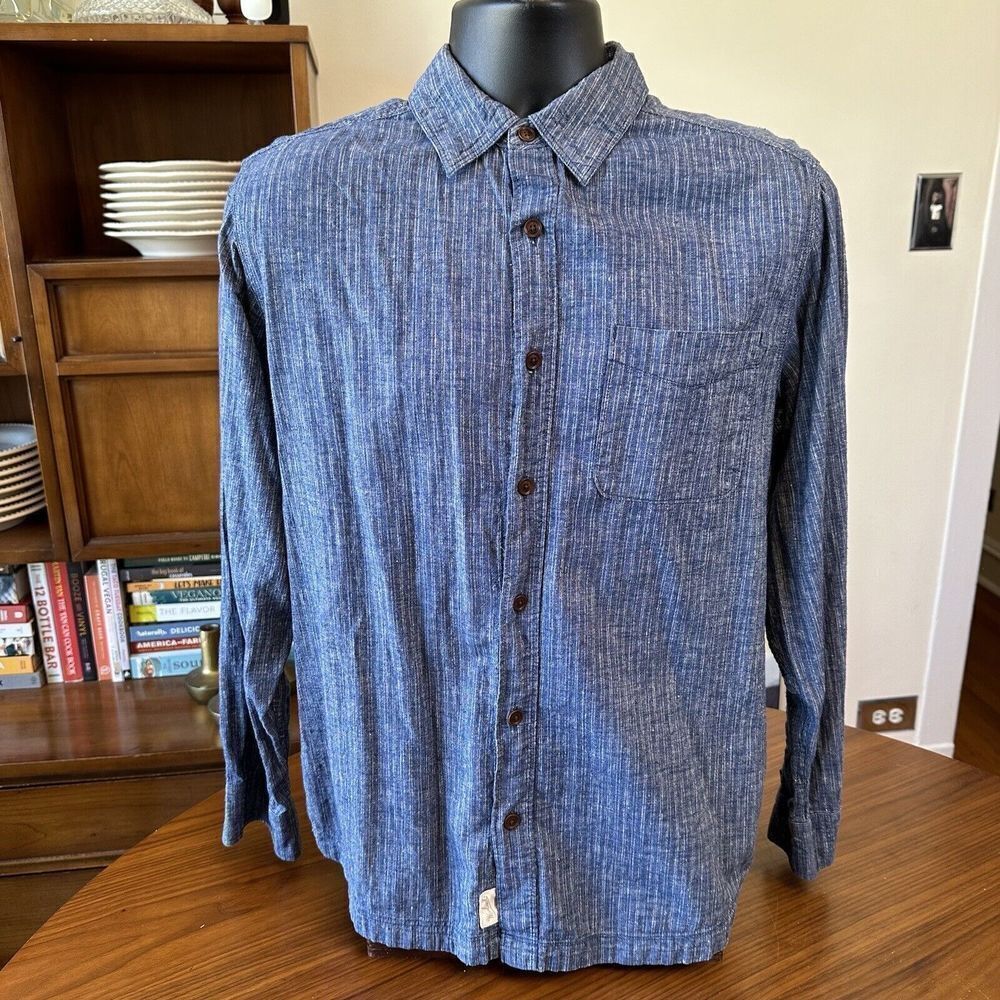 Woolrich Blue Stripped Wrinkle Resistant 20 UPF Outdoor Button Up Shirt Men's M